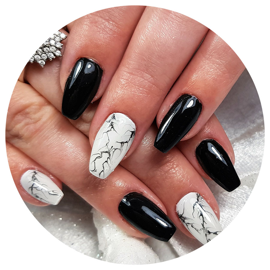 06. Νύχια μάρμαρο / marble nails - 10 Καλοκαιρινά & εντυπωσιακά σχέδια για νύχια που ξεχωρίζουν
