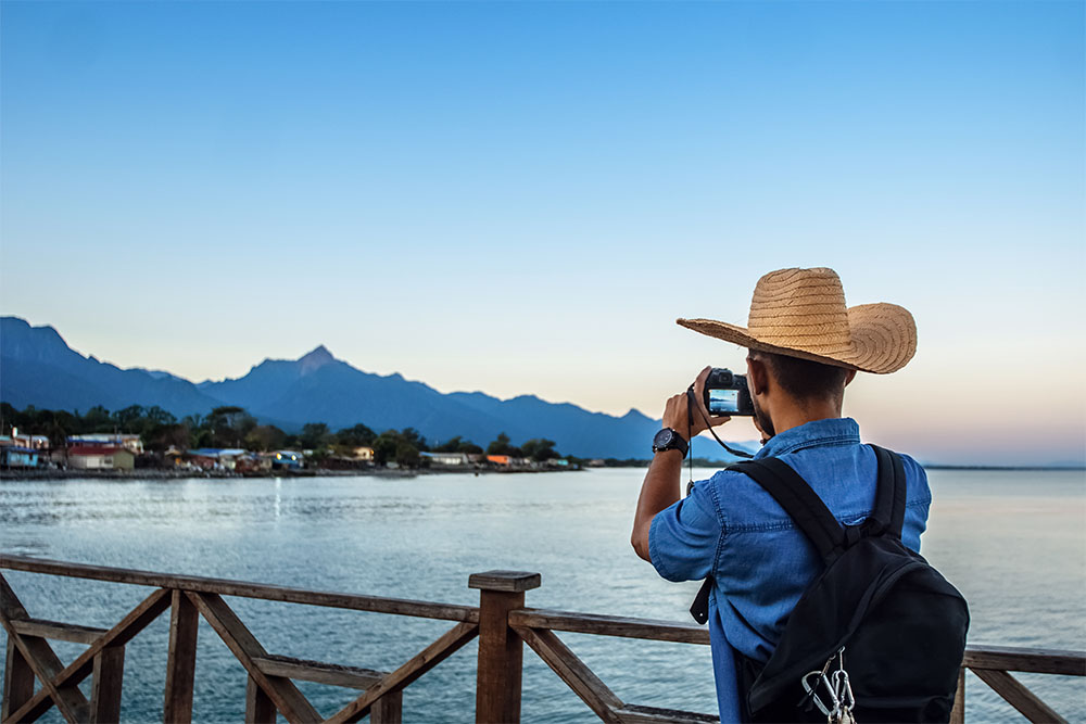 Η νέα γενιά ταξιδιωτών: Solo, remote work & travel hacking