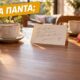 Δώρο για κάποιον που τα έχει όλα: εικονογράφηση AI με πρόσκληση και δύο φλιτζάνια